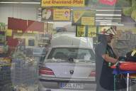 NEWS - 92-Jähriger fährt in Eschberg mit einem Auto in einen Supermarkt