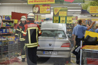NEWS - 92-Jähriger fährt in Eschberg mit einem Auto in einen Supermarkt