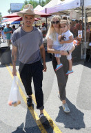 PEOPLE - Ashlee Simpson besucht mit der Familie den Bauernmarkt in L.A.