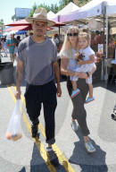 PEOPLE - Ashlee Simpson besucht mit der Familie den Bauernmarkt in L.A.
