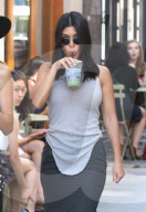 PEOPLE - Kourtney Kardashian lächelt die Trennung von Freund Younes weg