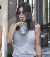 PEOPLE - Kourtney Kardashian lächelt die Trennung von Freund Younes weg