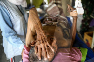 NEWS - Erdbeben in Lombok: Suche nach VerschÃ¼tteten und erste Hilfe fÃ¼r die BevÃ¶lkerung