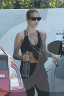 PEOPLE - Rosie Huntington Whitely auf dem Weg ins Gym
