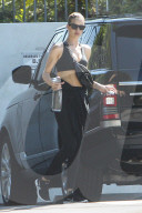 PEOPLE - Rosie Huntington Whitely auf dem Weg ins Gym