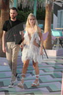 EXKLUSIV - Lottie Moss stylish auf Ibiza