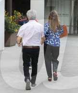 EXKLUSIV - Dustin Hoffman mit Lisa Stronger in Brentwood unterwegs