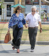 EXKLUSIV - Dustin Hoffman mit Lisa Stronger in Brentwood unterwegs