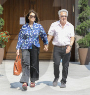 EXKLUSIV - Dustin Hoffman mit Lisa Stronger in Brentwood unterwegs