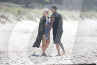 PEOPLE - Pink und Carey Hart turteln an der Bondi Beach