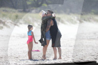 PEOPLE - Pink und Carey Hart turteln an der Bondi Beach