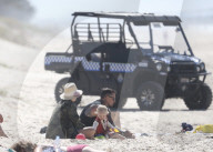 PEOPLE - Pink und Carey Hart turteln an der Bondi Beach