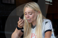 FEATURE - Döner Challange: Bloggerin Kate Ovens verschlingt 3kg Kebab