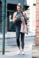 PEOPLE - Karlie Kloss verlässt gut gelaunt das Gym in New York