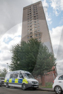 NEWS - London Attentat: Britische Polizei durchsucht eine Wohnung im Brinklow Tower in Birminghham