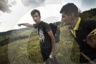 NEWS - Flüchtlinge versuchen kroatische Grenze zu erreichen