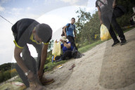 NEWS - Flüchtlinge versuchen kroatische Grenze zu erreichen