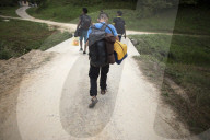 NEWS - Flüchtlinge versuchen kroatische Grenze zu erreichen