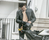 EXKLUSIV - Rock ’n’ Roll bei Orlando Bloom auf dem Set