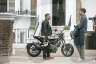 EXKLUSIV - Rock ’n’ Roll bei Orlando Bloom auf dem Set