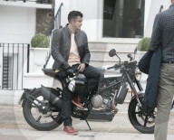 EXKLUSIV - Rock ’n’ Roll bei Orlando Bloom auf dem Set