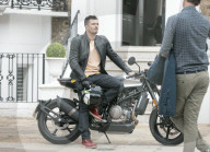 EXKLUSIV - Rock ’n’ Roll bei Orlando Bloom auf dem Set