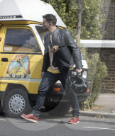 EXKLUSIV - Rock ’n’ Roll bei Orlando Bloom auf dem Set