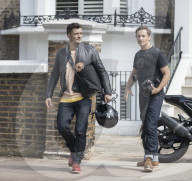 EXKLUSIV - Rock ’n’ Roll bei Orlando Bloom auf dem Set