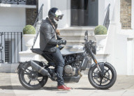 EXKLUSIV - Rock ’n’ Roll bei Orlando Bloom auf dem Set