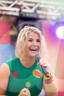 PEOPLE - Beatrice Egli singt auf der Cranger Kirmes in Herne