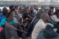 NEWS - Spanien: Gerettete Flüchtlinge in Motril 