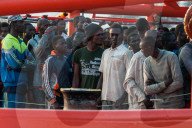 NEWS - Spanien: Gerettete Flüchtlinge in Motril 