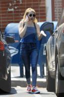 PEOPLE - Emma Roberts in Los Angeles unterwegs