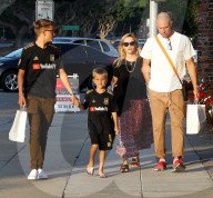 PEOPLE - Reese Witherspoon und Jim Toth mit den Kindern in Brentwood unterwegs
