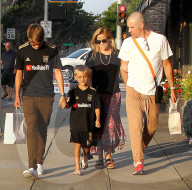 PEOPLE - Reese Witherspoon und Jim Toth mit den Kindern in Brentwood unterwegs