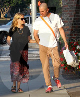 PEOPLE - Reese Witherspoon und Jim Toth mit den Kindern in Brentwood unterwegs