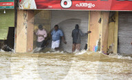 NEWS - Indien: Schlimmste Flut seit 100 Jahren in Kerala
