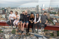 FEATURE - 'Lunch atop a skyscraper' nachgestellt