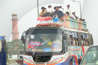 NEWS - Pakistan: Überfüllte Busse zu Beginn des Islamischen Opferfests