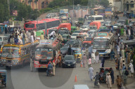 NEWS - Pakistan: Überfüllte Busse zu Beginn des Islamischen Opferfests
