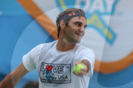 PEOPLE - US Open: Roger Federer trainiert in Flushing Meadows im Keith Haring T-Shirt