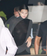 PEOPLE - Busenblitzer: Kendall Jenner geht mit Caitlyn zum Dinner in Malibu