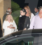 PEOPLE - Busenblitzer: Kendall Jenner geht mit Caitlyn zum Dinner in Malibu