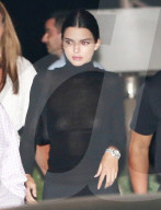 PEOPLE - Busenblitzer: Kendall Jenner geht mit Caitlyn zum Dinner in Malibu
