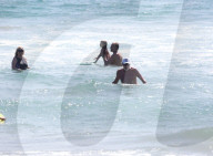 EXKLUSIV - Eric Johnson surft mit seinen Kindern bei Malibu