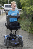 FEATURE - Janis McDavid lebt ohne Arme und Beine