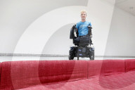 FEATURE - Janis McDavid lebt ohne Arme und Beine