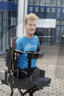 FEATURE - Janis McDavid lebt ohne Arme und Beine