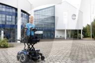 FEATURE - Janis McDavid lebt ohne Arme und Beine