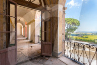 FEATURE - Verlassene Schönheiten: Roman Rorbroek fotografiert einsame Räumlichkeiten in aller Welt